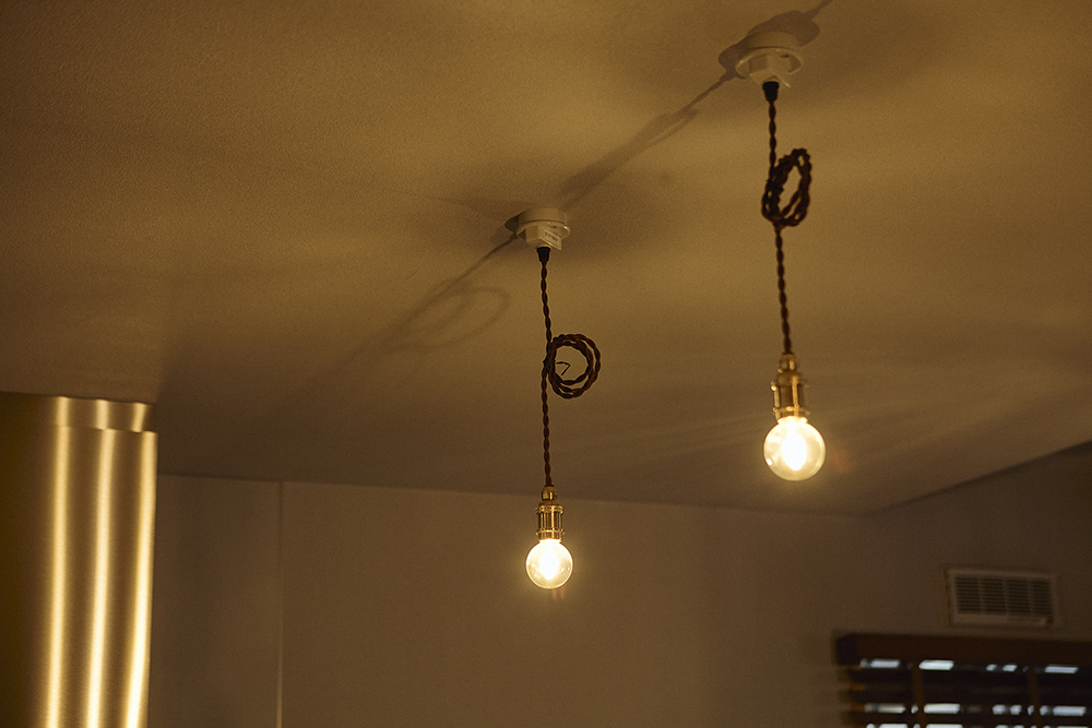 ステンレスと木の素材感が映える、愛犬と心地よく暮らすインダストリアルリノベ