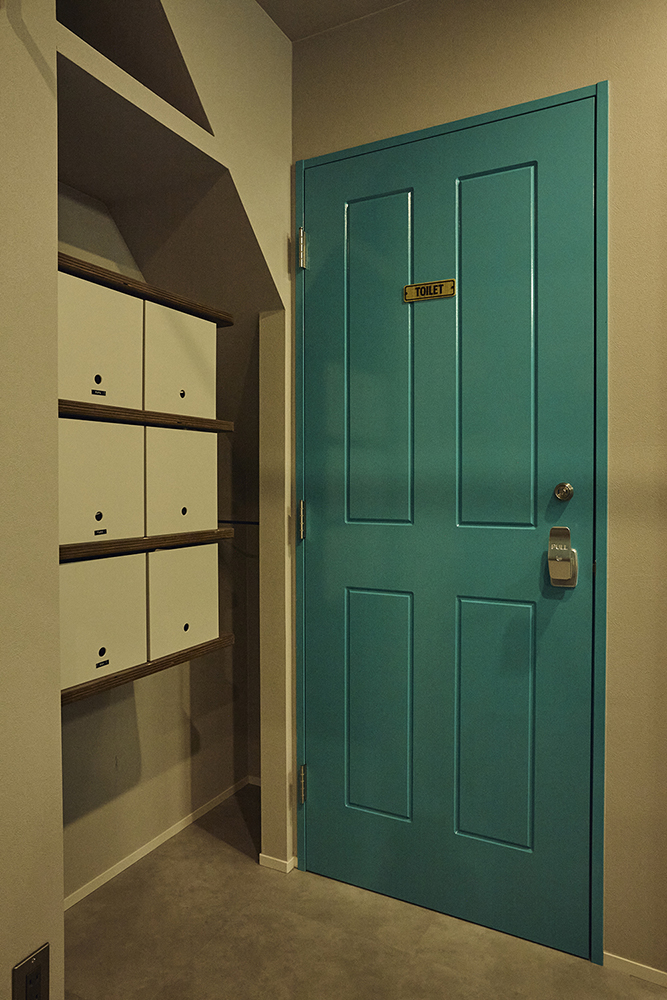 ステンレスと木の素材感が映える、愛犬と心地よく暮らすインダストリアルリノベ