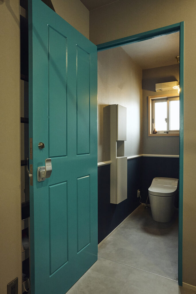 ステンレスと木の素材感が映える、愛犬と心地よく暮らすインダストリアルリノベ