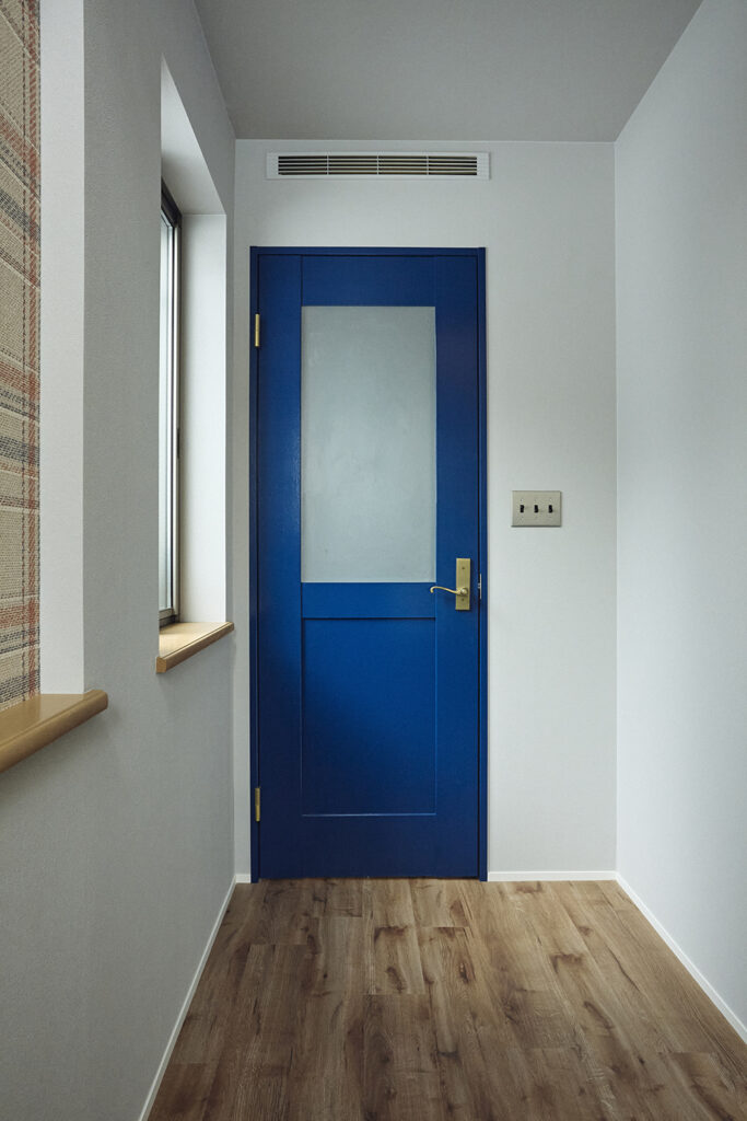 ステンレスと木の素材感が映える、愛犬と心地よく暮らすインダストリアルリノベ