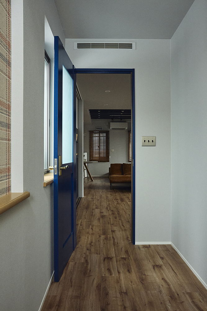 ステンレスと木の素材感が映える、愛犬と心地よく暮らすインダストリアルリノベ