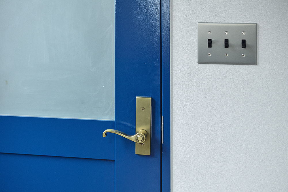 ステンレスと木の素材感が映える、愛犬と心地よく暮らすインダストリアルリノベ