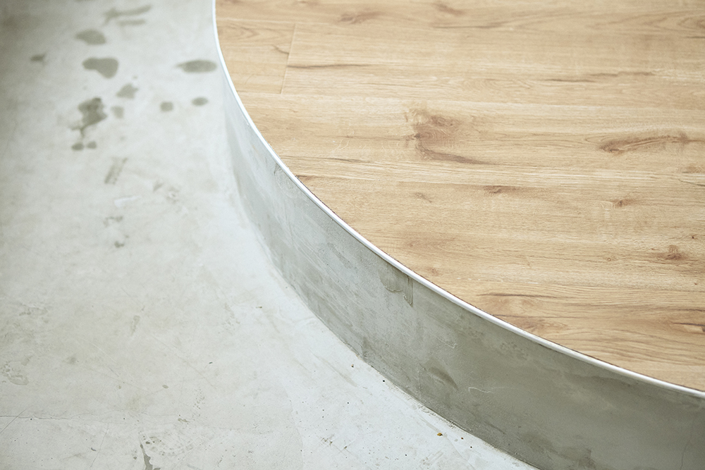 ステンレスと木の素材感が映える、愛犬と心地よく暮らすインダストリアルリノベ