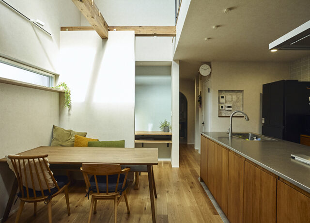 光と風がめぐる、回遊動線と吹き抜けのある暮らし｜埼玉県上尾市