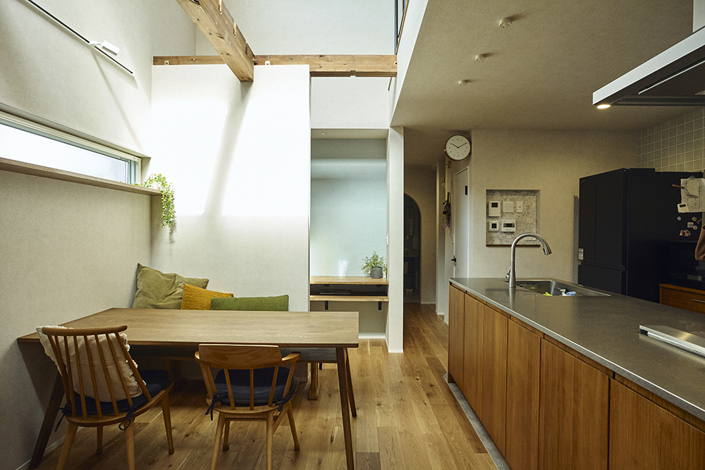 光と風がめぐる、回遊動線と吹き抜けのある暮らし｜埼玉県上尾市