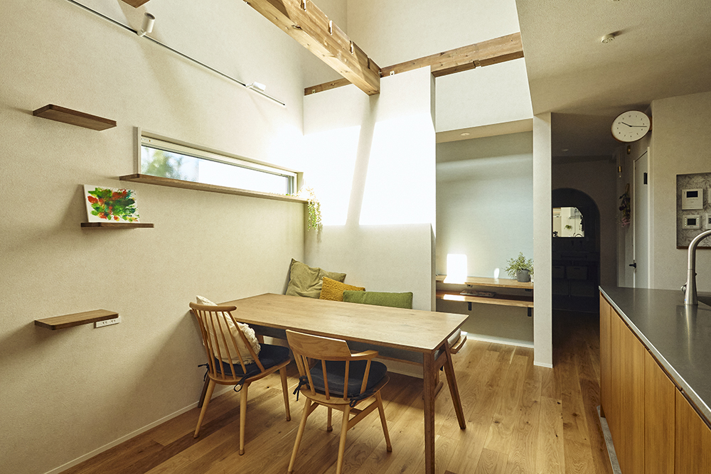 光と風がめぐる、回遊動線と吹き抜けのある暮らし｜埼玉県上尾市