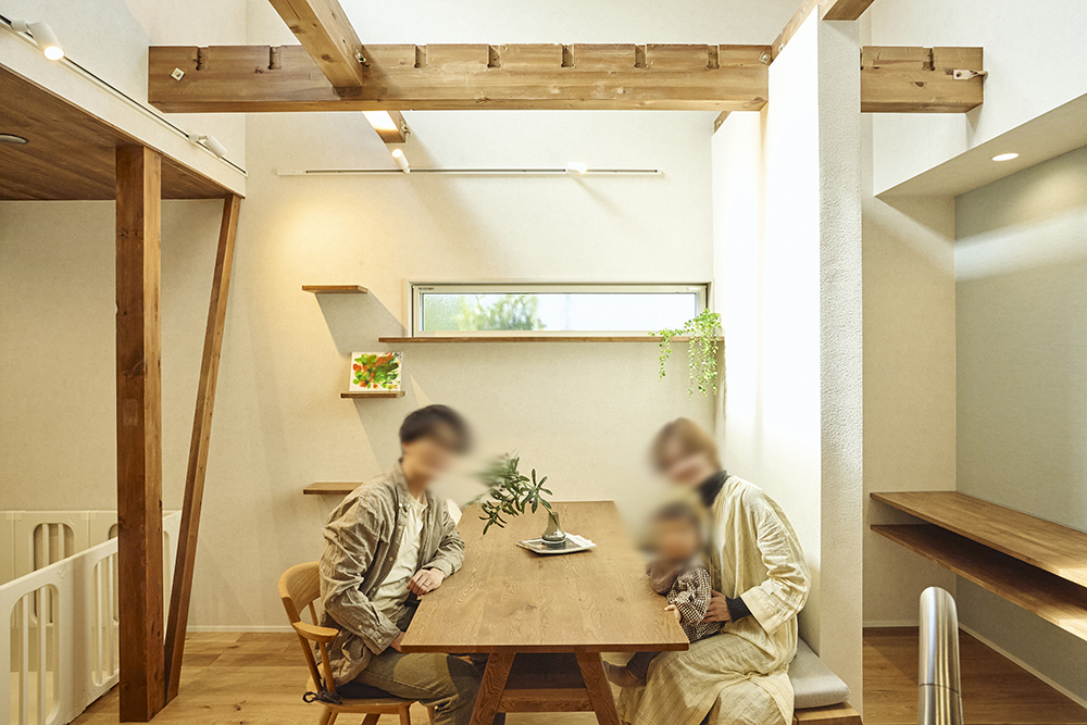 光と風がめぐる、回遊動線と吹き抜けのある暮らし｜埼玉県上尾市